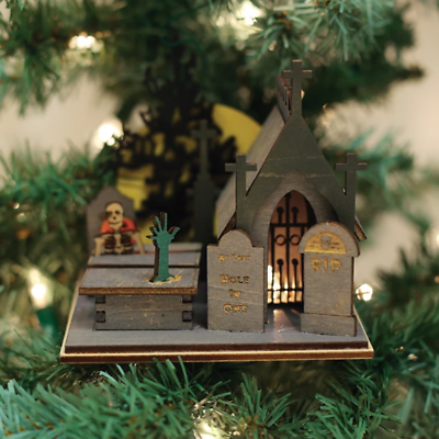 OLD WORLD CHRISTMAS GINGER COTTAGES CREEPY CEMETERY HALLOWEEN ORNAMENT 82003